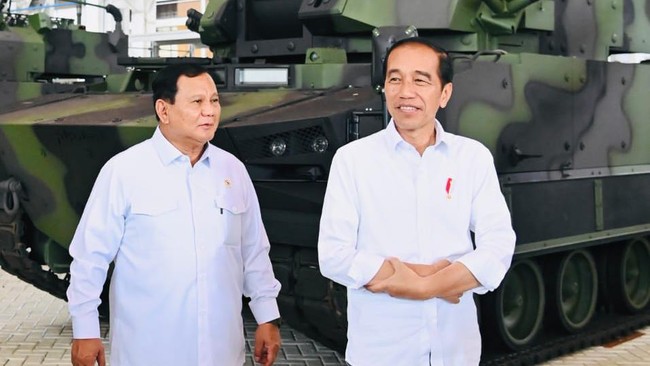 Bakal calon presiden yang juga Menteri Pertahanan Prabowo Subianto merespons santai usai disebut Presiden Joko Widodo sebagai pemimpin kuat.
