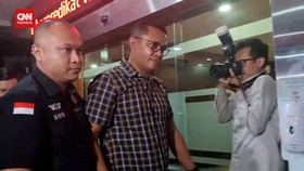 VIDEO: Tenaga Ahli Kominfo Walbertus Ditangkap Usai Sidang Kasus BTS