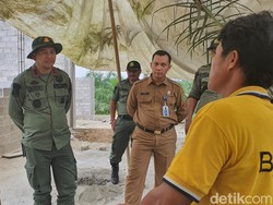 Pengelola Tahura SSH-Polhut Segel Rumah Permanen di Kasawan Hutan