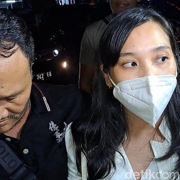 Digaji Kecil untuk Film Dewasa Kelas Bintang, Virly Virginia: Bayarnya Dicicil