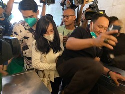 Selain Diperiksa, CN Terduga Pemain Film Porno Jalani Tes Urine