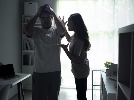 Suamiku Judi Online sampai Terlilit Pinjol Rp50 Juta, Anak & Istri Nggak Dinafkahi