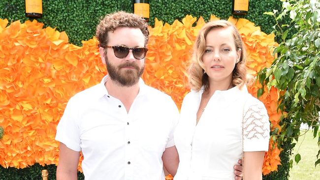 Bijou Phillips gugat cerai Danny Masterson tak lama setelah suaminya itu divonis 30 tahun penjara atas kasus pemerkosaan 2 perempuan.