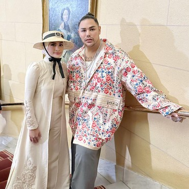 Usung 'Perempuan Tangguh', Putri Zulhas Unjuk Gigi Lewat Busana di London Fashion Week