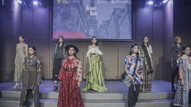 Sebanyak 21 desainer dan jenama lokal Indonesia bakal unjuk gigi di gelaran Front Row Paris pada awal September mendatang.