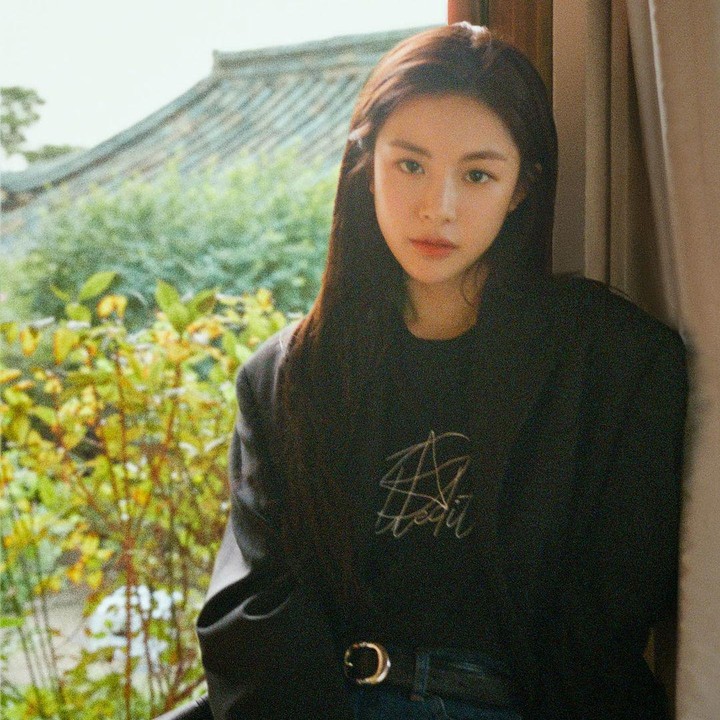 <p>Go Yoon Jung meroket usai berperan dalam drama <em>He Is Psychometric</em>, <em>Sweet Home, Law School,</em> dan <em>Alchemy of Souls</em>, Bunda. (Foto: Instagram @goyounjung)<br /><br /><br /></p>