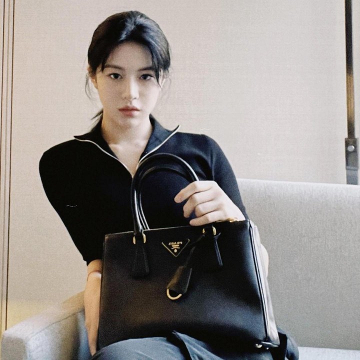 <p>Dalam serial ini pula, Go Yoon Jung akan bertransformasi menjadi residen Obstetri dan Ginekologi tahun pertama di Yulje Medical Center cabang Jongro. Bunda sudah penasaran kira-kira seperti apa aksi Go Yoon Jung nanti?(Foto: Instagram @goyounjung)<br /><br /><br /></p>