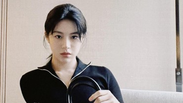 Penampilan Perdana Go Yoon Jung Jadi Dokter Muda di Spin-Off 'Hospital Playlist'
