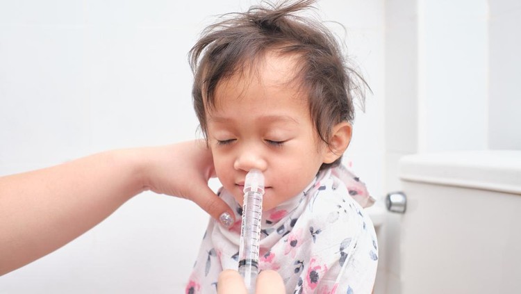 Ilustrasu Cuci Hidung Bayi Pilek