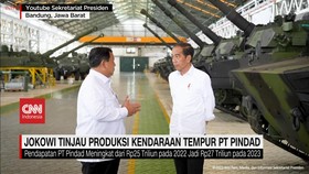 VIDEO: Jokowi Tinjau Produksi Kendaraan Tempur PT Pindad