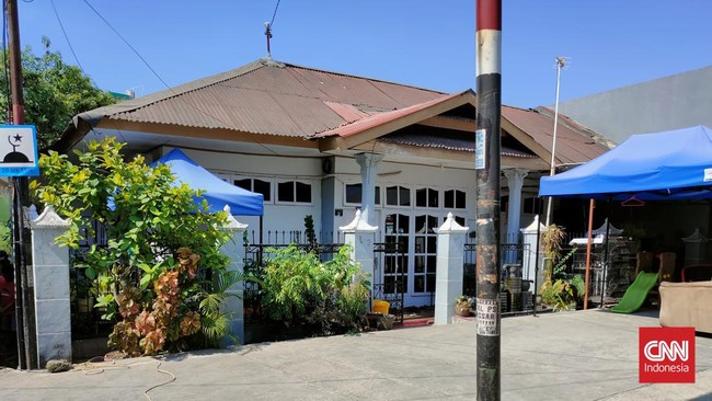 Bareskrim Polri menggeledah tiga rumah terkait kasus peredaran narkoba jaringan Fredy Pratama. Mobil mewah Nur Utami disita.