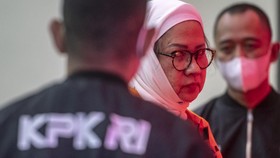 FOTO: Eks Dirut Pertamina Karen Agustiawan Berompi Oranye KPK
