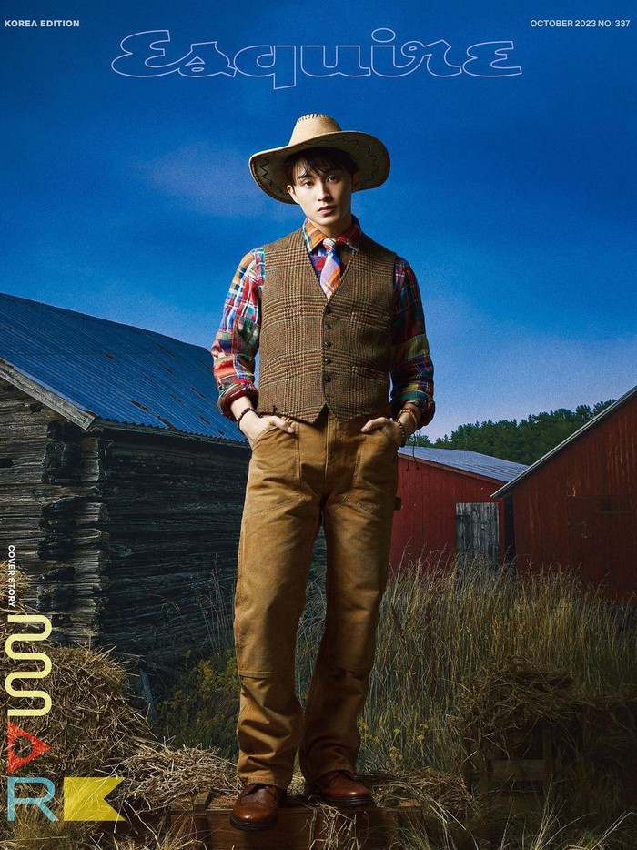 Meskipun menampilkan visual baby face, pesona Mark NCT di pemotretan kali ini juga memancarkan aura maskulin dan lebih mature, lho./ Foto: Kim Hee Jun/Instagram.com/esquire.korea