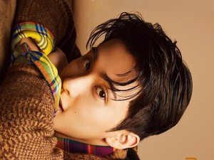 img-title Intip Potret Menawan Mark NCT untuk Esquire Korea