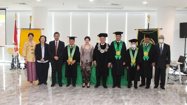 Novita Gemalasari Liman baru saja meraih gelar Doktor dalam ilmu kedokteran di usia yang terhitung muda, yaitu 30 tahun. Novita pun berbagi cerita.