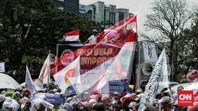 FOTO: Aksi Bela Rempang Hingga Pembakaran Kantor Bupati Pohuwato