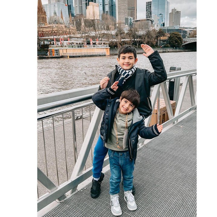 <p>Carissa melahirkan anak pertamanya pada 19 September 2013 melalui operasi caesar. Ia diberi nama Quenzino Acana Naif. Lima tahun berselang, si bungsu yang bernama Zenecka Acana Naif pun terlahir, tepatnya pada 25 September 2018. (Foto: Instagram: @carissa_puteri)</p>