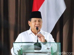 Cerita Prabowo Pernah Digendong Soekarno hingga Jadi Tukang Pijat Gus Dur