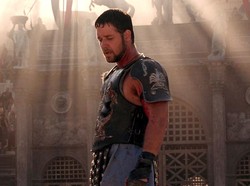 Russell Crowe, Tubuhmu Itu Lo!