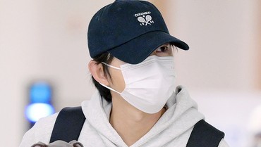 img-title Mudik ke Korea, Song Joong Ki Tak Ajak Istri dan Anak