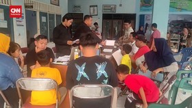 VIDEO: Polres Gresik Periksa 156 Teman Siswi SD Dicolok Hingga Buta