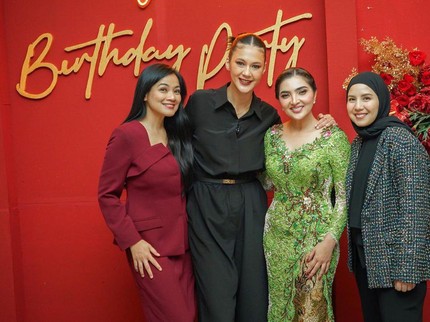 7 Potret Ultah Paula Verhoeven ke-36, Dihadiri Artis Geng Cendol