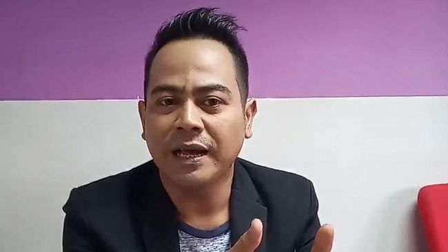 Komedian Yadi Sembako dan rekannya, Gus Anom, dilaporkan ke polisi atas dugaan penipuan dan penggelapan setelah menggunakan jasa acara. 