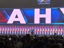 AHY Nyanyi 2 Lagu di Rapimnas Demokrat: Munajat Cinta-Rumah Kita