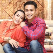 8 Pasangan Selebritas yang Menikah Meski Terpaut Usia Jauh