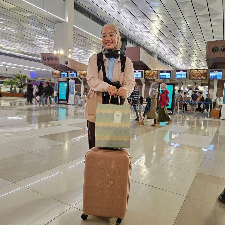 <p>Sebelumnya, Zara berhasil masuk ITB tanpa tes dan menjalani masa perkualiahan di sana selama kurang lebih satu tahun. Kendati demikian, ternyata kuliah di Inggris adalah salah satu impiannya. (Foto: Instagram@ataliapr)</p>