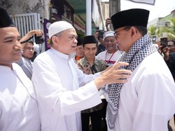 Kunjungi Ponpes di Cianjur, Anies Bicara Indonesia Menuju Persimpangan