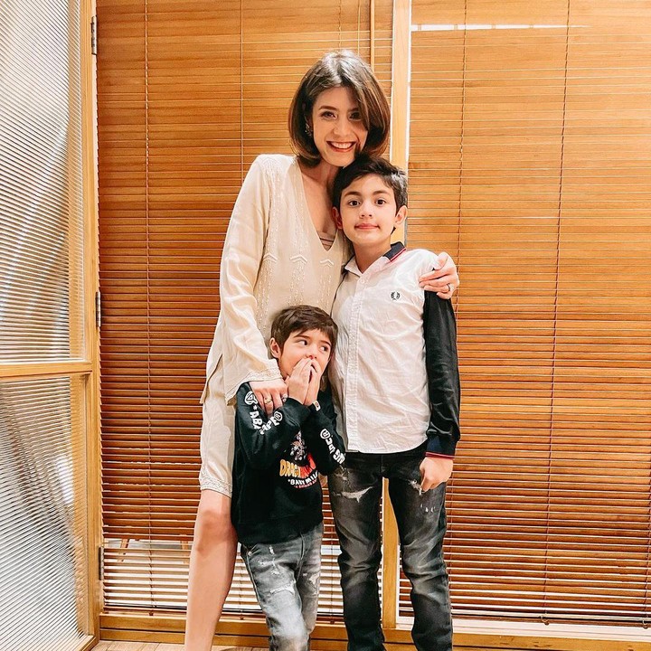 <p>Dalam unggahan tersebut, Carissa tampak merayakan momen tersebut bersama orang terkasih. Mulai dari anak hingga orang tua, semua tampak berkumpul untuk makan bersama. (Foto: Instagram @carissa_puteri)<br /><br /><br /></p>