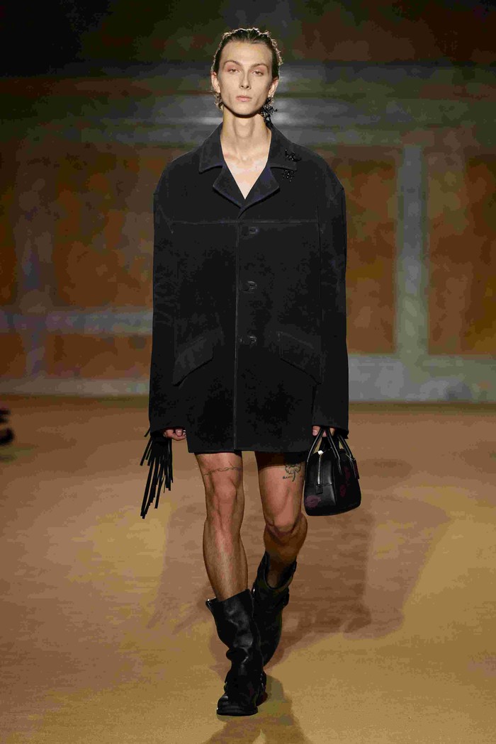 Sebagai informasi, Coach juga memanfaatkan stok barang yang sudah tidak terpakai dan koleksi pre-loved yang diperoleh dari tim desain Coach untuk menghasilkan koleksi musim seminya ini/ Foto: Courtesy of Coach