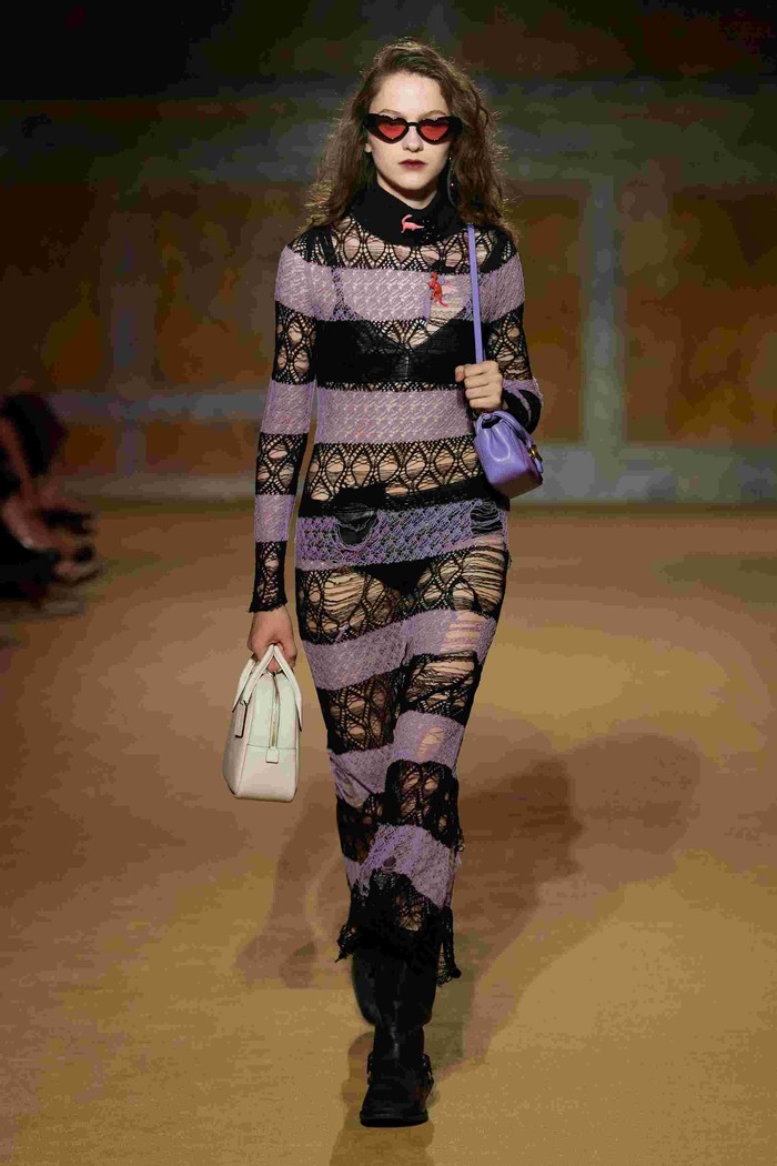 Dalam pagelarannya, Coach juga memperkenalkan serangkaian t-shirts and sweatsuits printed dengan gambar Donohue's/ Foto: Courtesy of Coach