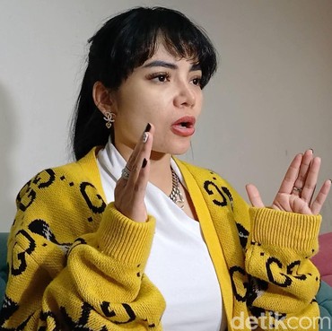 Bahas soal Umrah Bareng Ko Apex, Dinar Candy Duga Kena Santet