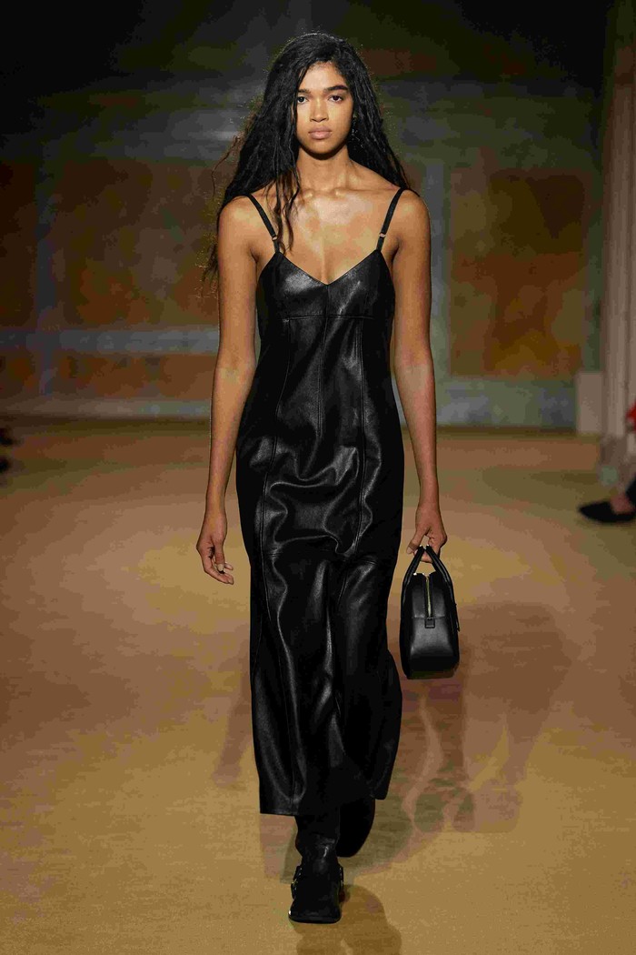 Slip dress hitam ini adalah salah satu busana musim semi untuk tahun 2024 yang dipamerkan Coach dalam pagelaran New York Fashion Week/Foto: Courtesy of Coach