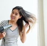 Bukan Cuma Keringkan Rambut, Ini 6 Manfaat Hair Dryer yang Jarang Diketahui