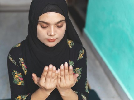 7 Doa Pemanis Wajah dan Pembuka Aura agar Bercahaya & Dilindungi Allah