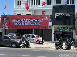 Spanduk Selamat Datang Bro Kaesang Mejeng di Kantor PSI Solo