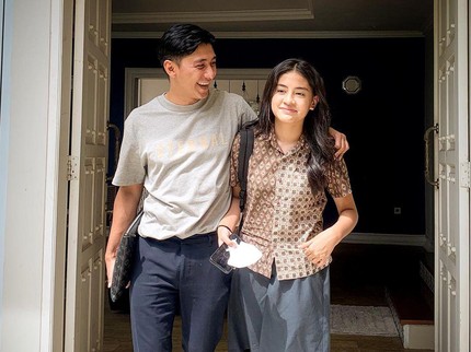 5 Potret Kedekatan Kenang Mirdad & Sang Putri yang Sudah ABG, Berpostur Tinggi Semampai