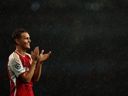 Henry: Odegaard Mirip Dennis Bergkamp