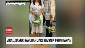 VIDEO: Pernikahan Digelar di Pasar, Sayuran Jadi Suvenir Pernikahan