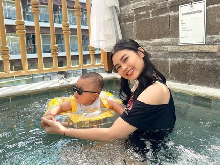 Cerita Cesen Eks JKT 48 Alami Demam hingga 39 Derajat gara-gara Telat Pumping ASI
