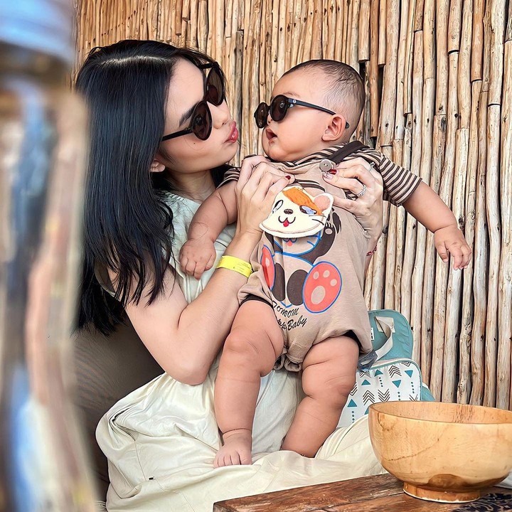 <p>Cesen sendiri kerap membagikan potretnya bersama Archie pada laman Instagram-nya. Keduanya sering menghabiskan waktu untuk berlibur bersama. (Foto: Instagram: @ceseniy)</p>