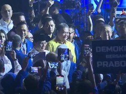 Prabowo Joget  Saat SBY Nyanyi Kamu Nggak Sendirian