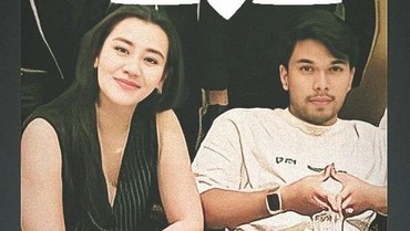 7 Potret Thariq Halilintar & Aaliyah Massaid Kedapatan Pakai Kalung Couple