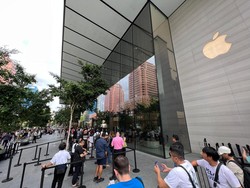 Antrean iPhone 15 di Apple Orchard Singapura Kok Sepi?