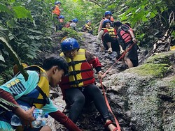 Healing Sambil Body Rafting di Curug Naga Bikin Galau Hilang
