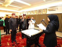 Pesan Bupati Ipuk untuk 5 Kepala Dinas Baru Lebih Optimalkan Pelayanan