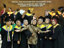 Ratu Tatu Hadiri Wisuda 7 Mahasiswa UI Penerima Beasiswa Pemkab Serang